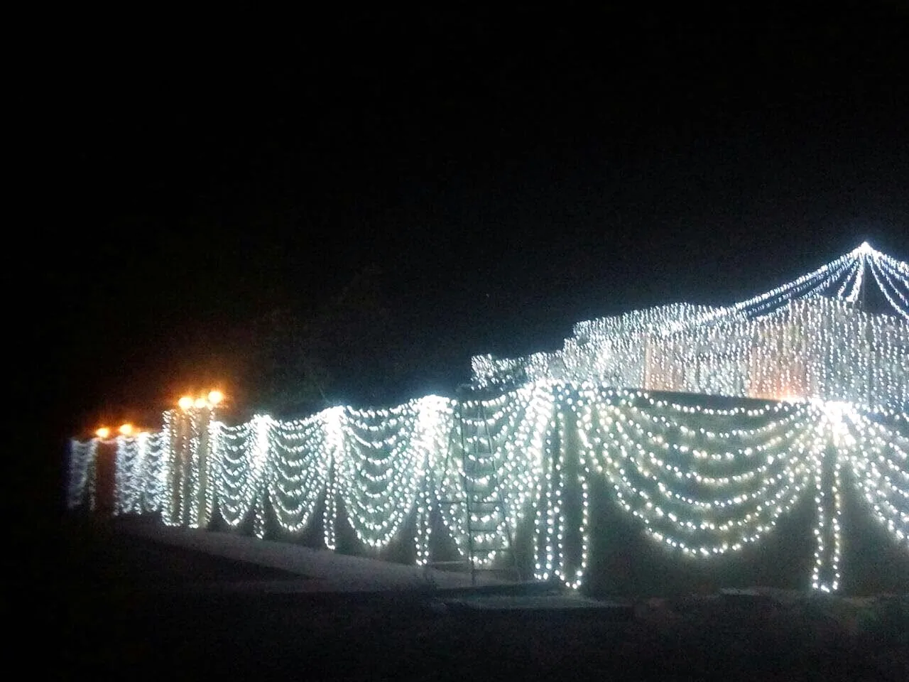 Draped tent lighting for an outdoor majlis